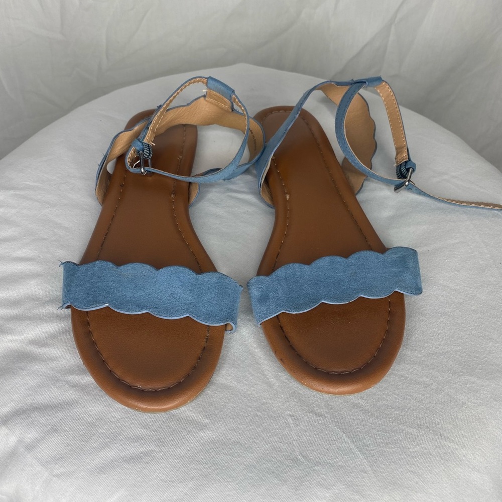 Scalloped sandal